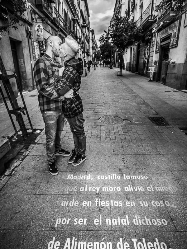 Besos de amor en Madrid